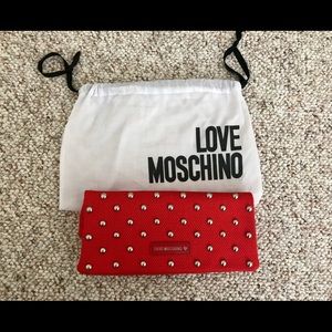 💥 Discounted 💥 LOVE Moschino nylon clutch